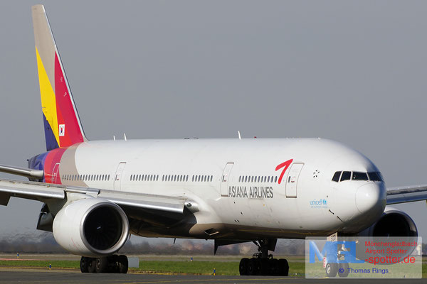 10.04.2015 HL7500 Asiana B777-28EER