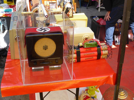 Alte Nazirelikte gibt es auf dem Flohmarkt