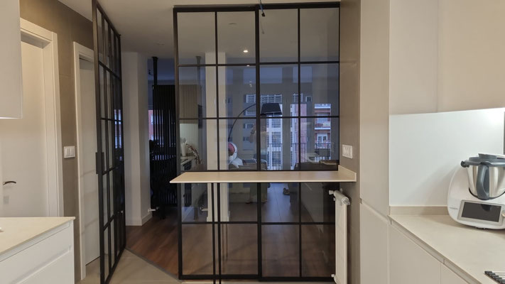 Estado Reformado. Vista desde la cocina. Puertas y barra