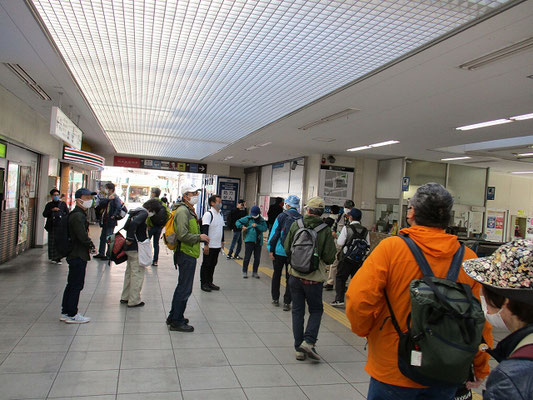 「百合ヶ丘駅」改札前で解散　 (15:30)  　ご参加の皆様、お疲れ様でした。次回のシリーズ❷もお楽しみに。