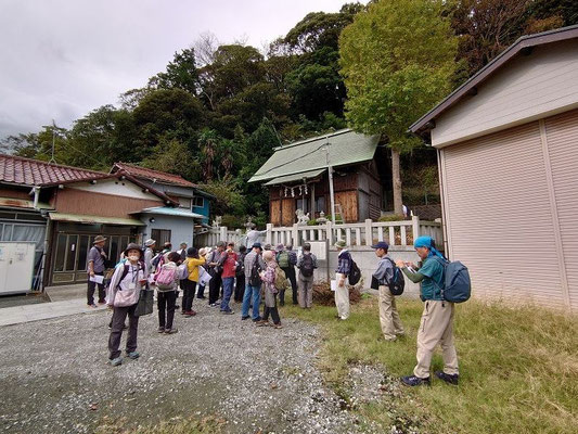 「近殿（ちかた）神社」三浦義村を祀ります。