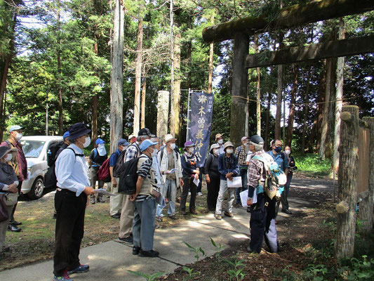 鎌形八幡神社  　平安時代初期延暦年間、坂上田村麻呂が九州の宇佐八幡宮の御霊をここに迎え、祀ったのが始まりであると伝えられています。 　木曽義仲産湯の清水もありました。