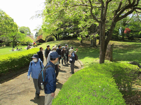 一本杉公園古民家付近で休憩