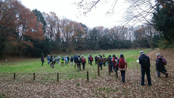 . . 馬牧監視台跡や武士の館跡、馬込跡を探索する。