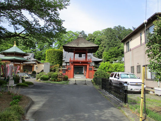 桂福寺  　曹洞宗の寺院。山号は治龍山。寛永2年（1625年）創建。 　 　文政6年（1823年）建立の鐘楼山門は、総欅造りの二階建で、二階部分が鐘突堂という珍しい山門です。