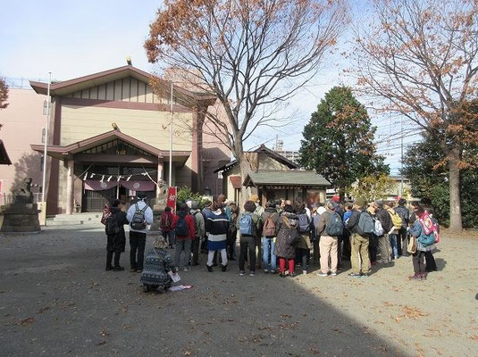 八坂神社  伝説によると、多摩川の淵から拾い上げられた牛頭天王像を勧請し祠を建てたのが　八坂神社の始まりといわれています。