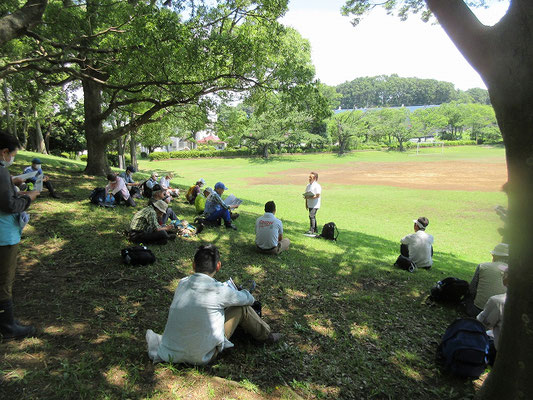 昼食後に自己紹介と野外学習