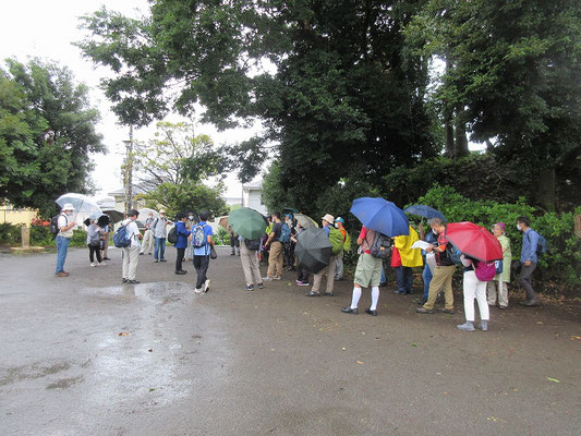 上浜田古墳群第１～３号墳(浜田三塚公園) １号墳 　公園内北側にある円墳。未調査とのこと。  ２号墳 　公園内南側にある円墳。 Ｈ27年3月の調査による玉類等の発掘物の年代から、5世紀後半に築かれた可能性が高いです。  ３号墳 　三塚公園の南方に、太鼓塚古墳という名前の3号墳があります。