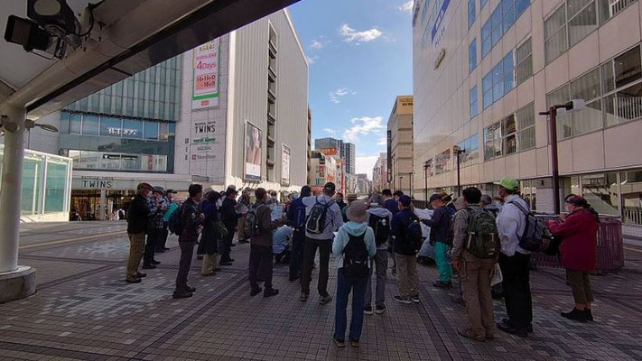 JR町田駅前デッキ広場。