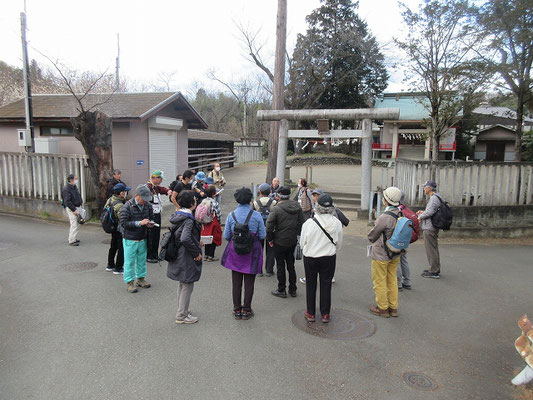 熊野神社  武蔵七党の内西党に属する三代、川口次郎太夫が熊野三山神社を勧請した熊野神社前で解散してから森下バス停へ。結構歩きましたね。皆さま、お疲れ様でした。