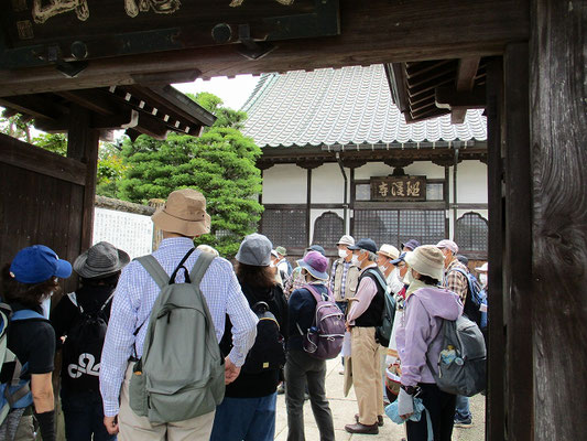 班渓寺(はんけいじ)  　木曽義仲公の妻女山吹姫が、12歳にして亡くなった子息義高の菩提を弔うため、木曽義仲公の生地とされる当地に創建。