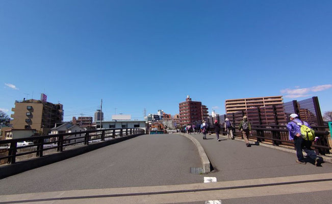 乞田川・大栗川を渡って聖蹟桜ヶ丘駅へ。