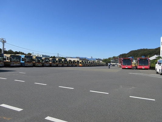 推定・駅家跡(神奈中野津田バス車庫)　写真は以前スタッフが撮影したもの。  古代の駅制で人馬の継ぎ立てをし、駅使に宿舎、食料を提供した設備。  諸道に３０里（約１６キロメートル）ごとに設けられました（この時代の一里は約550メートル)。