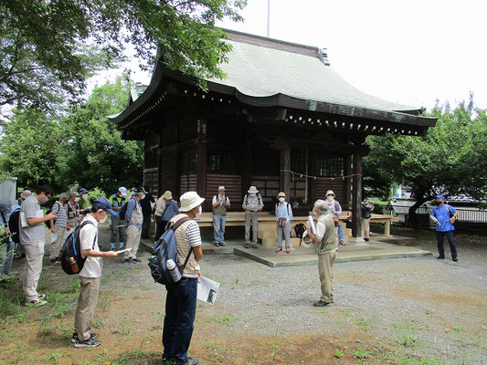 八王子駅から路線バスで梅坪町バス停へ。  　天神神社で受付と資料配布。 　 　天安年間（８５７～５９）の頃北野威徳天神を奉斎し、「梅坪の天神」と称しました。