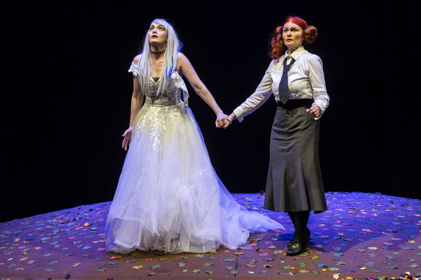 mit Viktoria Hillisch als Lena u Christina Saginth als Gouvernante in Leonce u Lena, Stadttheater Mödling Juni 25, pic by Bettina Frenzel