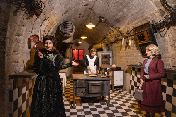 Anna Sacher in Horrible Habsburger/Max,mit Sandra Högl, B.Suchanka Theater im Bunker,Aug 25, pic by Bettina Frenzel