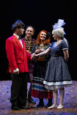 in Leonce u Lena/Büchner,mit Adrian Stowasser, Thomas Machart, Viktoria Hillisch, Stadttheater Mödling, 2025, Foto: Bettina Frenzel