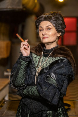 Frau Sacher in Horrible Habsburger/Max, pic by Bettina Frenzel