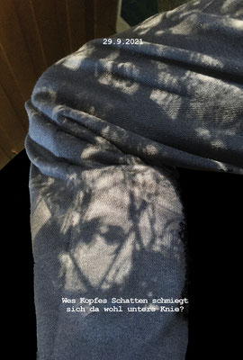 Wes Kopfes Schatten schmiegt sich..., Fotografie auf Leinwand, 60 x 40 cm