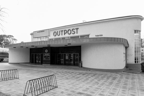 Outpost (Kino) / Berlin / 1953 / Arnold Blauvelt