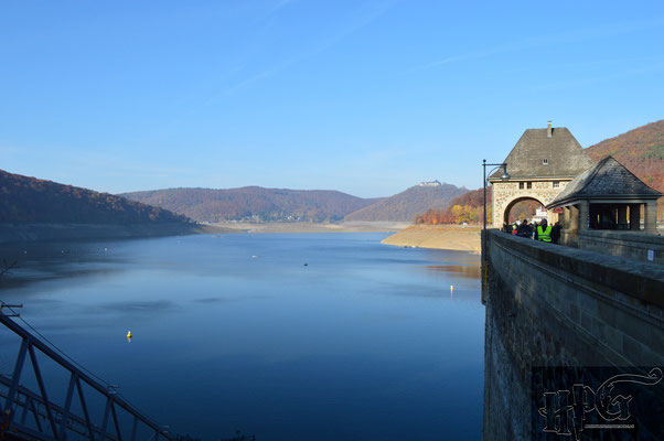 Der Edersee mit einem sehr geringem Wasserstand...