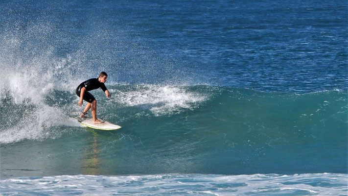 Surfer in der Famarabucht.