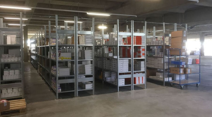 Gebrauchte Verzinke Regale ohne störende Kreuze hinten am Regal, werkzeuglose Montage - (Traglast: 150 kg pro Fachboden) - lagerconsulting.at
