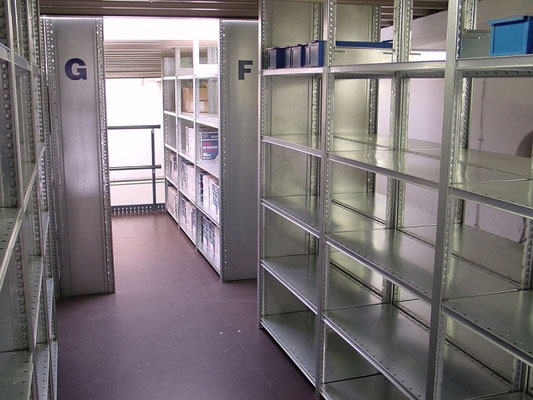 Kleinteile Lager verzinkte Regale, mit Fachböden Stecksystem (werkzeuglose Montage) für Lager - lagerconsulting.at