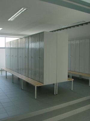 Sitzbänke mit Garderoben