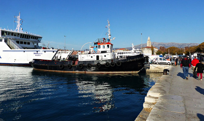 Der Hafen in Split