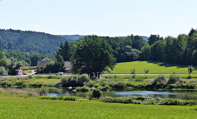 Der Fluss Regen im Sommer