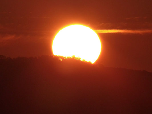 Die Sonne geht über dem Berg Marian auf