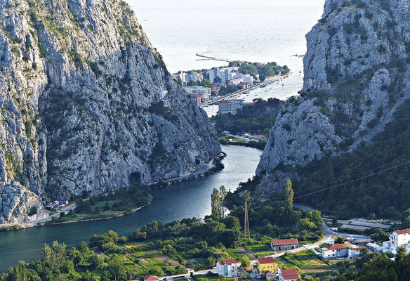 Die Mündung der Cetina in die Adria