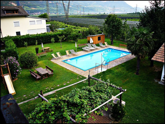 Der Pool vom Hotel Kurtinigerhof