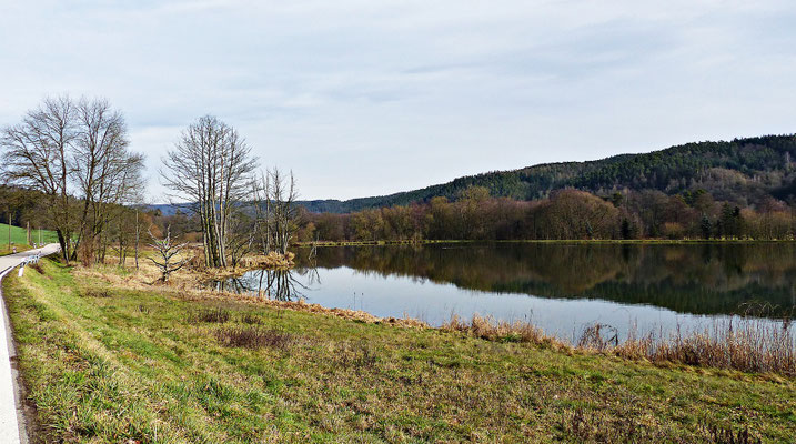 Der Fluss Regen im Frühjahr und Herbst