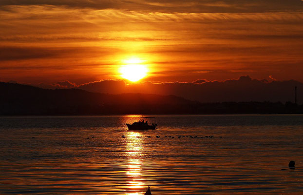 Ein Sonnenuntergang im Dezember in Kastel Stafilic