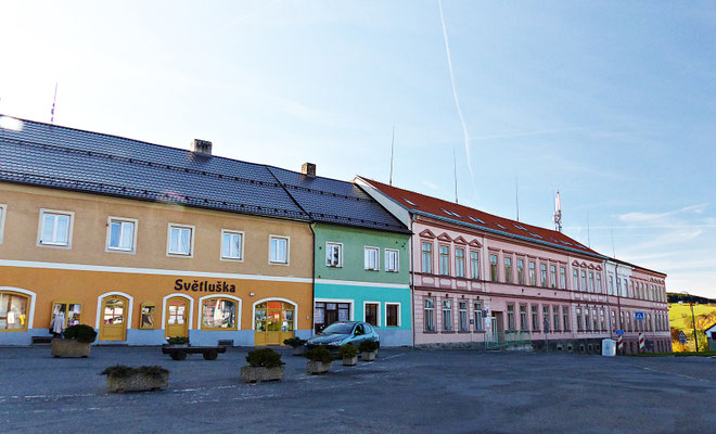 Dorfplatz in Hartmanice