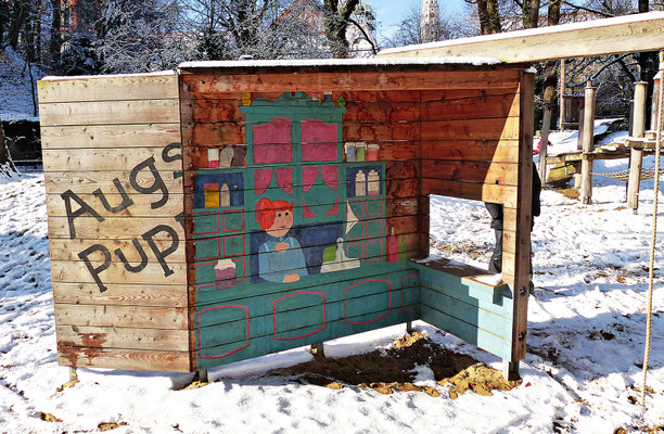Kinderspielplatz mit Figuren der Puppenkiste