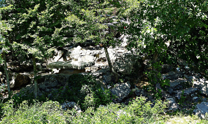 Steintisch an der Cetina