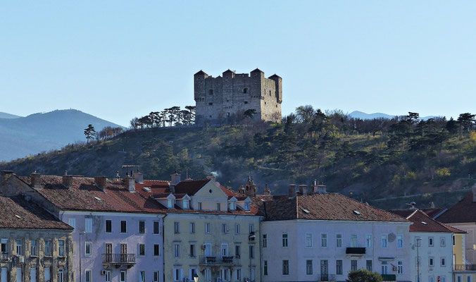 Die Burg der roten Zora