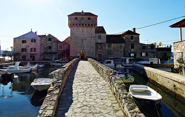 Kaštel Gomilica