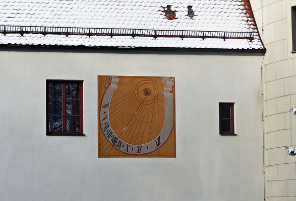 Sonnenuhr beim roten Tor in Augsburg