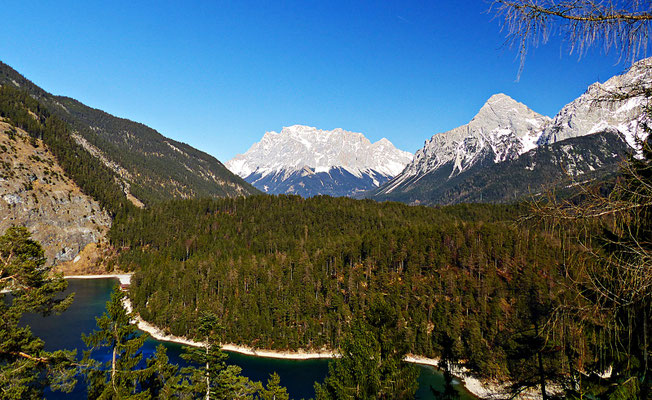 Die Zugspitze und der Blindsee