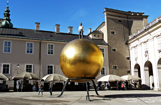 Der Mann auf der goldenen Kugel