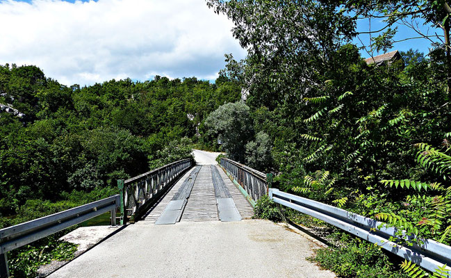 Alte Brücke über die Cetina