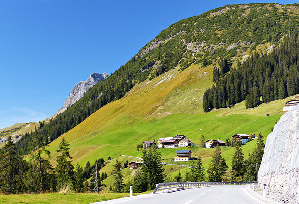 Auffahrt nach Warth