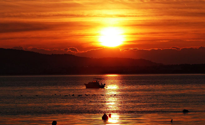 Ein Sonnenuntergang im Dezember in Kastel Stafilic