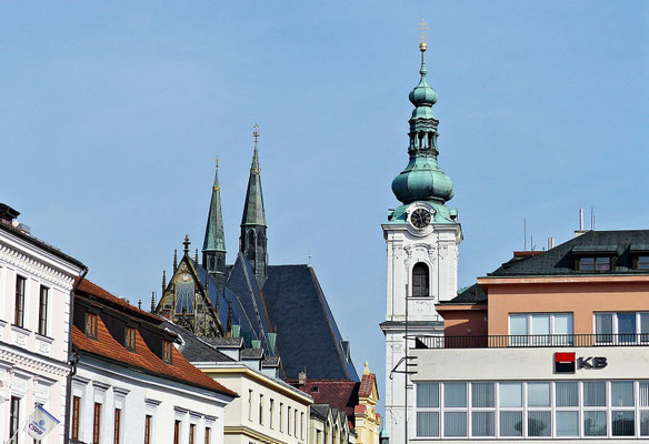 Stadtpfarrkirche Mariä Geburt und der weiße Turm