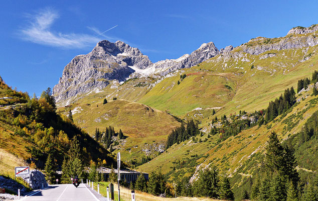 Auffahrt nach Warth