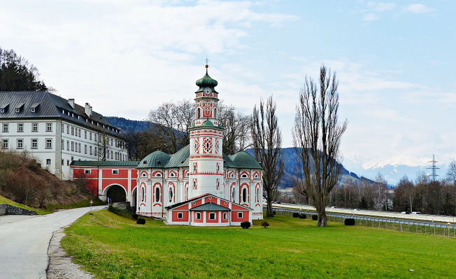 Kloster und Kirche "St. Karl" in Volders, Tirol 